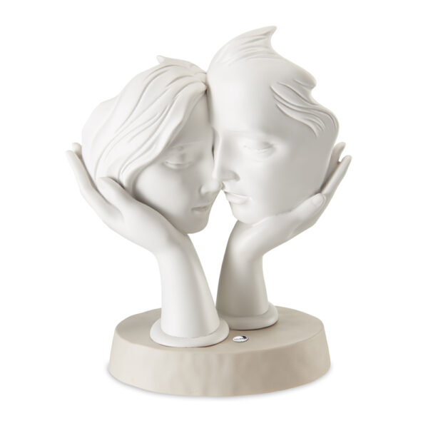 Scultura decorativa coppia stilizzata su base tortora