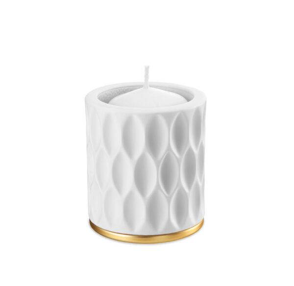 Candela decorativa Valenti con lavorazione tridimensionale e base elegante
